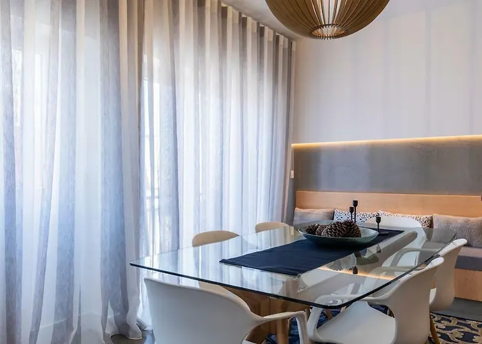 Lovelystay - Sunshine In The Heart Of Graca * 리스본